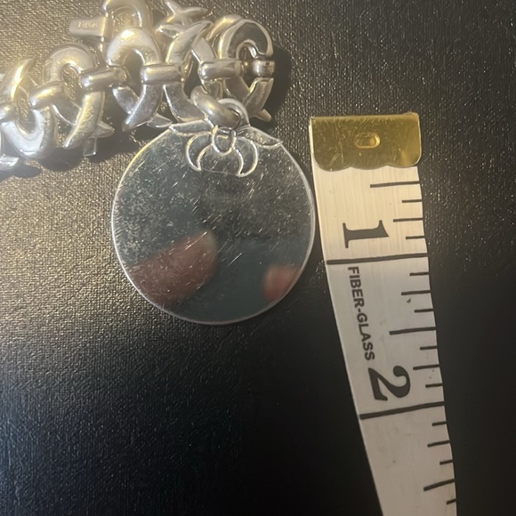 VTG Monet silver tone bracelet with circle charm fold over clasp - Picture 6 of 7